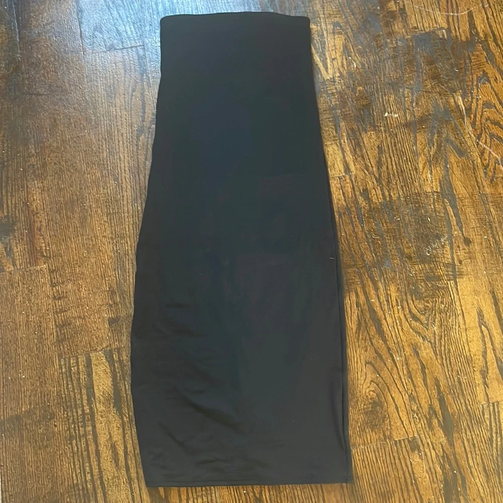 Bandier Le Ore black dress. MIDI. Work once. Super cute - Picture 2 of 3